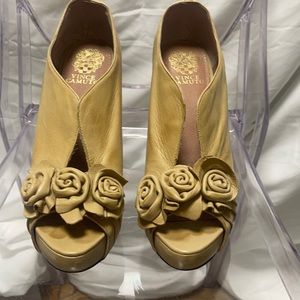Vince Canute size 8.5 tan heel